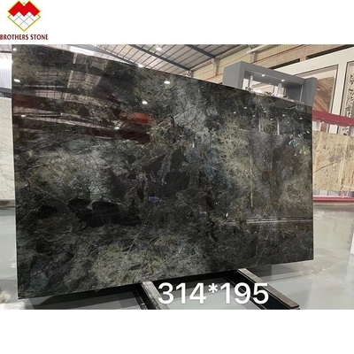 Grande dalle de luxe émeraude bleu Onyx marbre du Brésil pour une table transparente