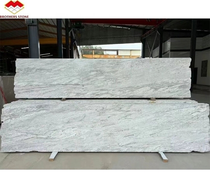 2700 kg/m3 Densité du granit Des dalles de granit blanc indiennes modernes pour les projets de conception graphique