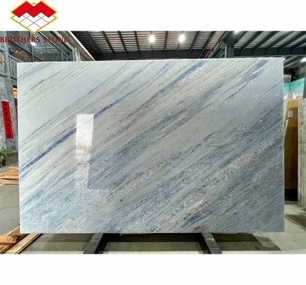 Améliorez votre salle d'escalier avec 20 mm de placage en pierre de glace bleue onyx et rétroéclairage