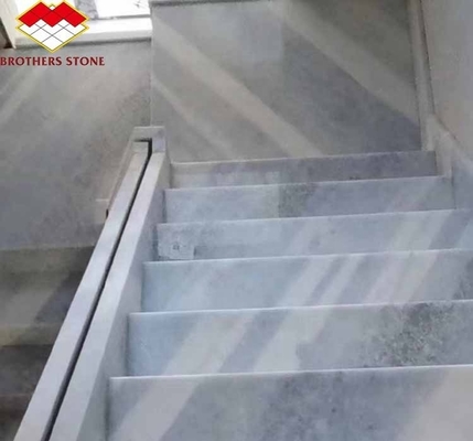 Améliorez votre salle d'escalier avec 20 mm de placage en pierre de glace bleue onyx et rétroéclairage