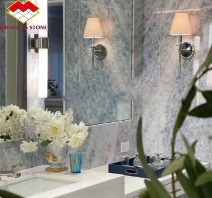 Améliorez votre salle d'escalier avec 20 mm de placage en pierre de glace bleue onyx et rétroéclairage