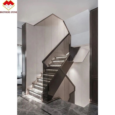 Design européen Grains gris blancs sculptés en marbre Escaliers et montants d'escalier de style moderne Escalier intérieur décoratif en acier droit