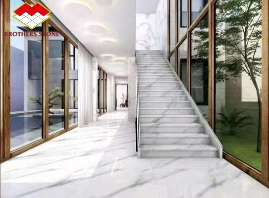 Taille personnalisée Design intérieur européen Marbre blanc sculpté Escaliers et montants