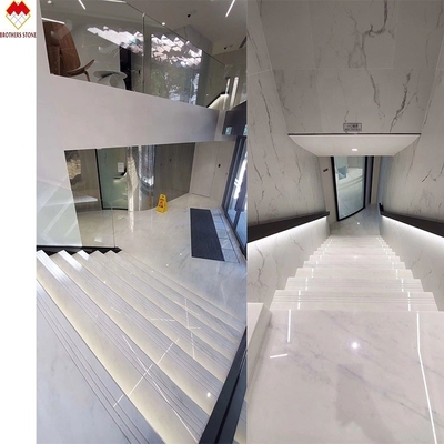 Taille personnalisée Design intérieur européen Marbre blanc sculpté Escaliers et montants