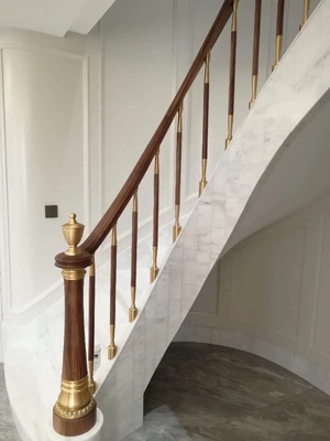 Taille personnalisée Design intérieur européen Marbre blanc sculpté Escaliers et montants