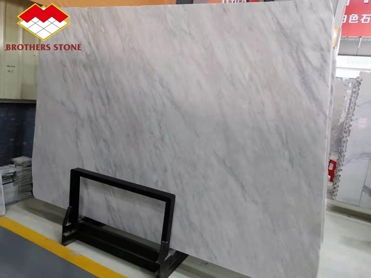 Taille personnalisée Design intérieur européen Marbre blanc sculpté Escaliers et montants