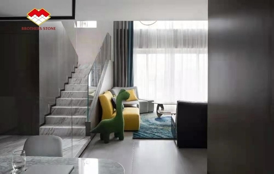 Couverture d'escalier en pierre naturelle de marbre intérieur avec taille personnalisée et fonction anti-dérapant