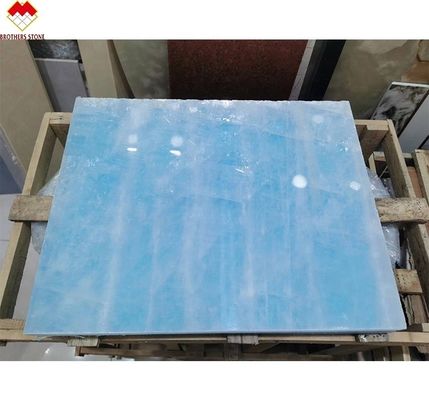 Belle dalle en onyx bleu cristallin rétroéclairée parfaite pour la décoration de maison et d' hôtel moderne
