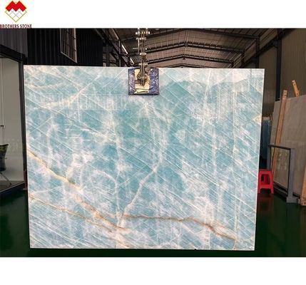 Belle dalle en onyx bleu cristallin rétroéclairée parfaite pour la décoration de maison et d' hôtel moderne