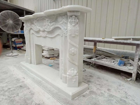 Design moderne de la cheminée en marbre blanc entouré pour l'installation murale