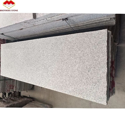 Granit chinois de luxe en extérieur blanc granit coupé à la taille des dalles flammées pour les étages de plancher