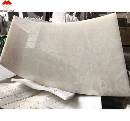 Créez une villa luxueuse avec notre dalle de marbre blanc en onyx.