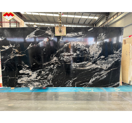Granit noir cosmique moderne poli pour les comptoirs et les panneaux muraux de la cuisine intérieure