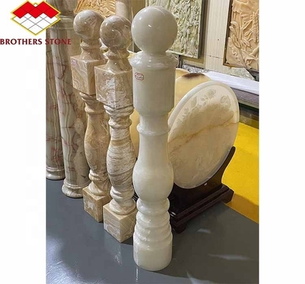 Colonne en marbre d'onyx moderne Polie en pierre naturelle pour les piliers d'escalier