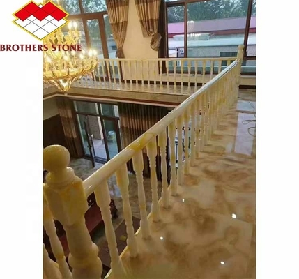 Plancher monté à l'étage Balustrade en marbre blanc et en onyx