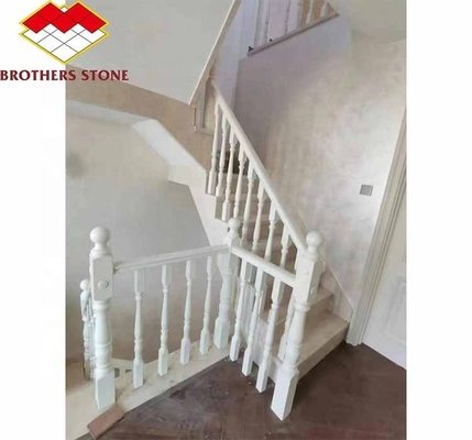 Plancher monté à l'étage Balustrade en marbre blanc et en onyx