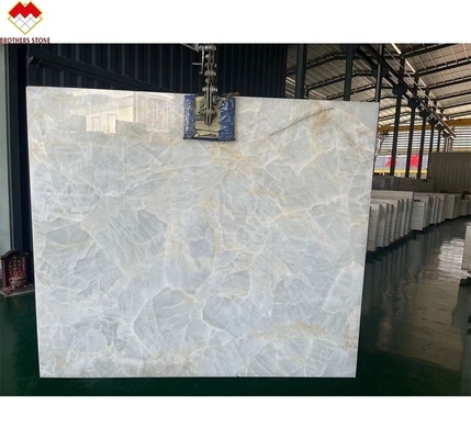 Carreaux en onyx blanc royal transparents en forme de grande dalle de pierre avec 0,12% d'absorption d'eau