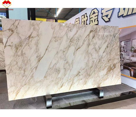 Forme de pierre grande dalle unique veine d'or Calacatta marbre d'or pour le revêtement des murs de l'hôtel