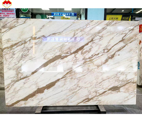 Forme de pierre grande dalle unique veine d'or Calacatta marbre d'or pour le revêtement des murs de l'hôtel