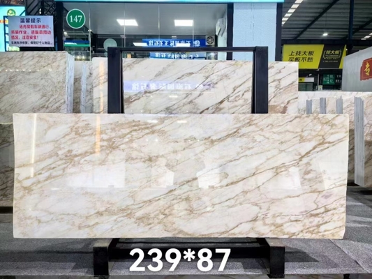 Forme de pierre grande dalle unique veine d'or Calacatta marbre d'or pour le revêtement des murs de l'hôtel