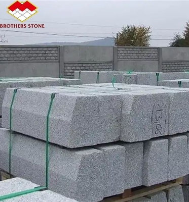 Blocs de granit de grande taille 60*60 poli pour la pierre brute naturelle taillée à la taille dans le design moderne
