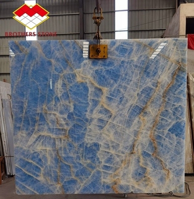 Marbre bleu clair Jade Onyx plaque pour les tuiles taillées sur mesure Veines dorées