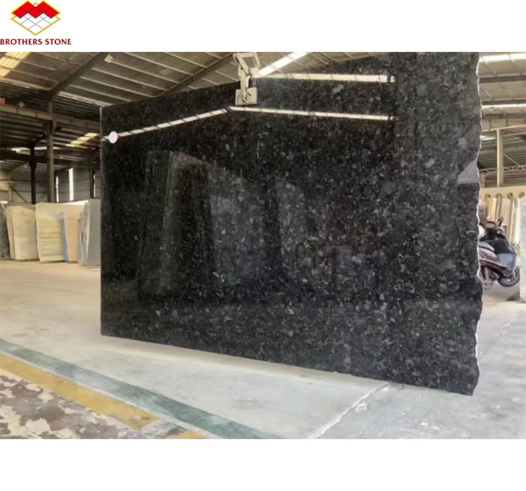 Élégante dalle de granit en marbre noir de style moderne pour le comptoir de la villa et la décoration extérieure