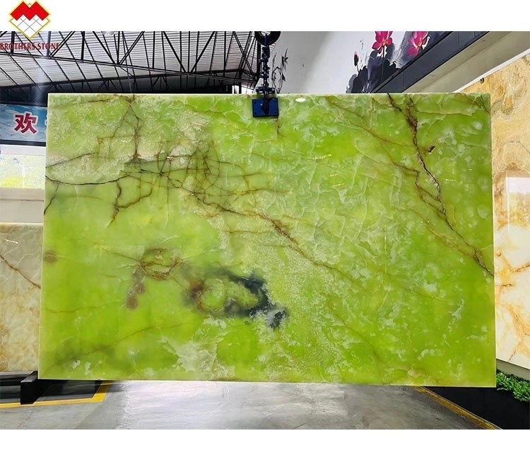 Belle émeraude vert Onyx marbre natural vert Onyx pierre rouges veines rétroéclairées Onyx revêtement murale comptoir pierre naturelle