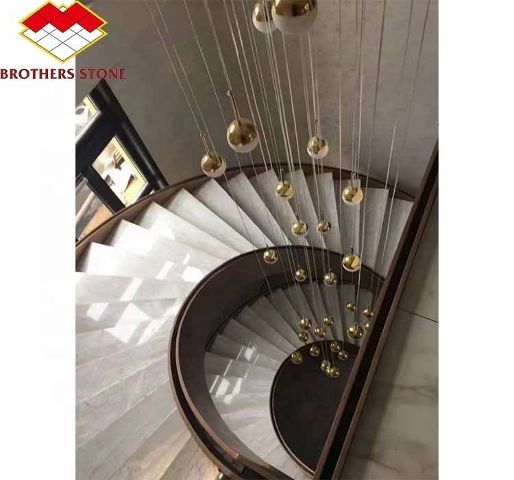 Escalier en marbre intérieur de l'hôtel avec conception courbe en spirale moderne et option de taille