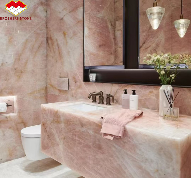 Grande dalle de marbre cristallique finement décorée pour un design de lavabo moderne et luxueux