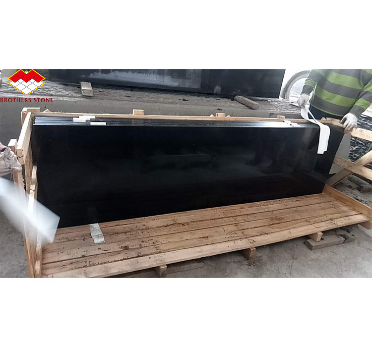 Couleur noire pure Granite Slab Surface polie Finition Forme de grande dalle