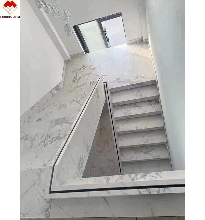 MOHS 6-7 Dureté Marbre blanc Porcelaine Des escaliers avec un design personnalisé