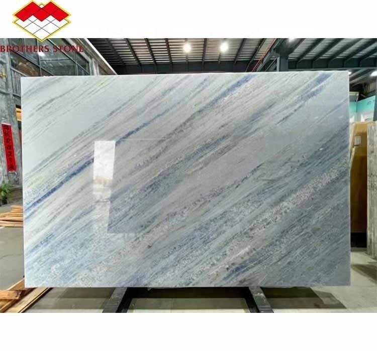 Améliorez votre salle d'escalier avec 20 mm de placage en pierre de glace bleue onyx et rétroéclairage