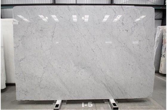 Marbre blanc de Carrare de matériau de construction coupé à la taille pour la décoration à la maison